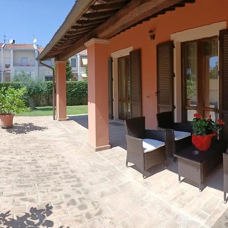 Casa Emilia - Appartamento Per Vacanze - โฟลีโญ ภายนอก รูปภาพ