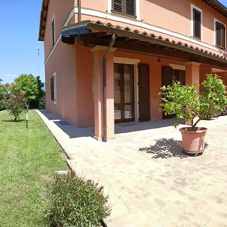 Casa Emilia - Appartamento Per Vacanze - โฟลีโญ ภายนอก รูปภาพ