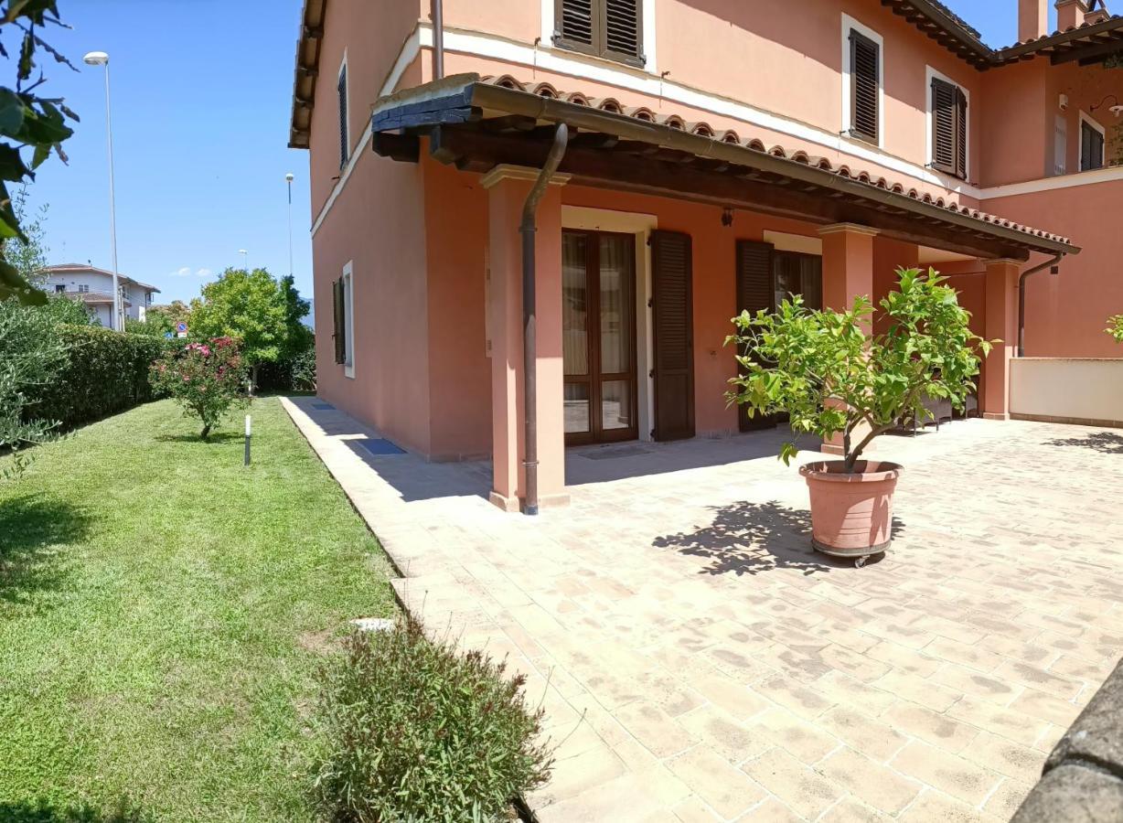 Casa Emilia - Appartamento Per Vacanze - โฟลีโญ ภายนอก รูปภาพ